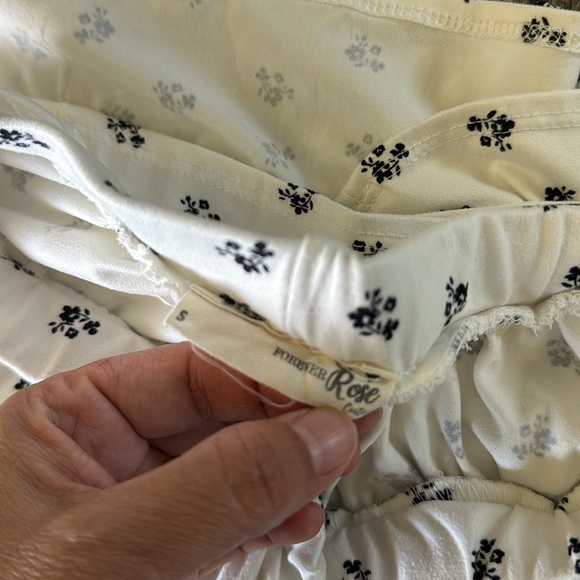 FOREVER ROSE 🥀 BEAUTIFUL FRESH AND SOFT SET, SIZE SMALL - Picture 12 of 12